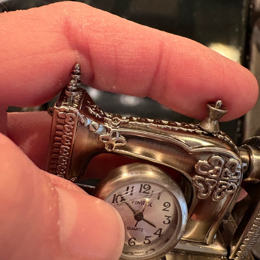 Timex Silver Miniature Sewing Machine Clock - Picture 5 of 9